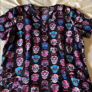Skull scrub top